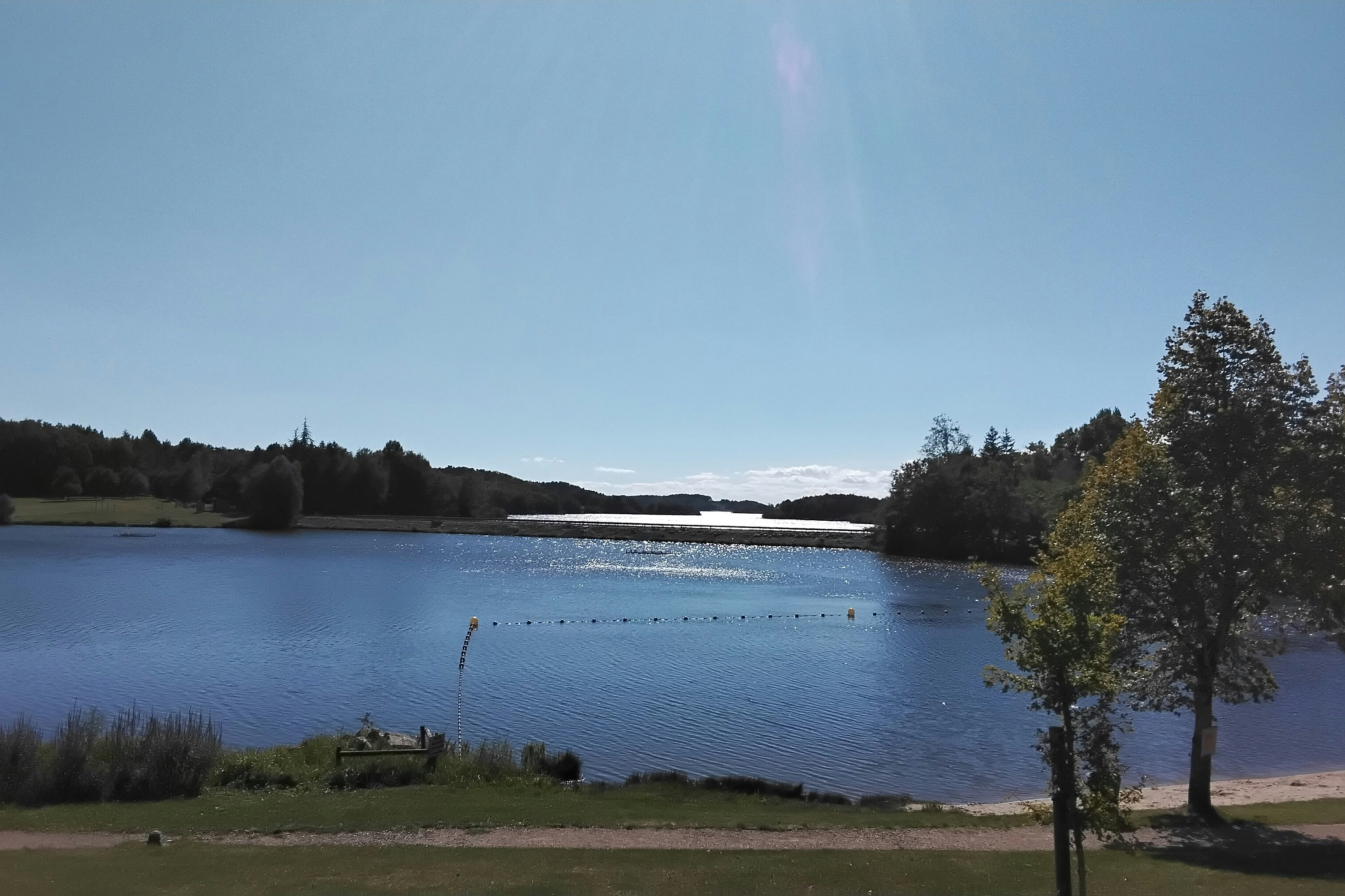 Domaine Relais du Lac  Camping de Saint Gervais - See am Campingplatz