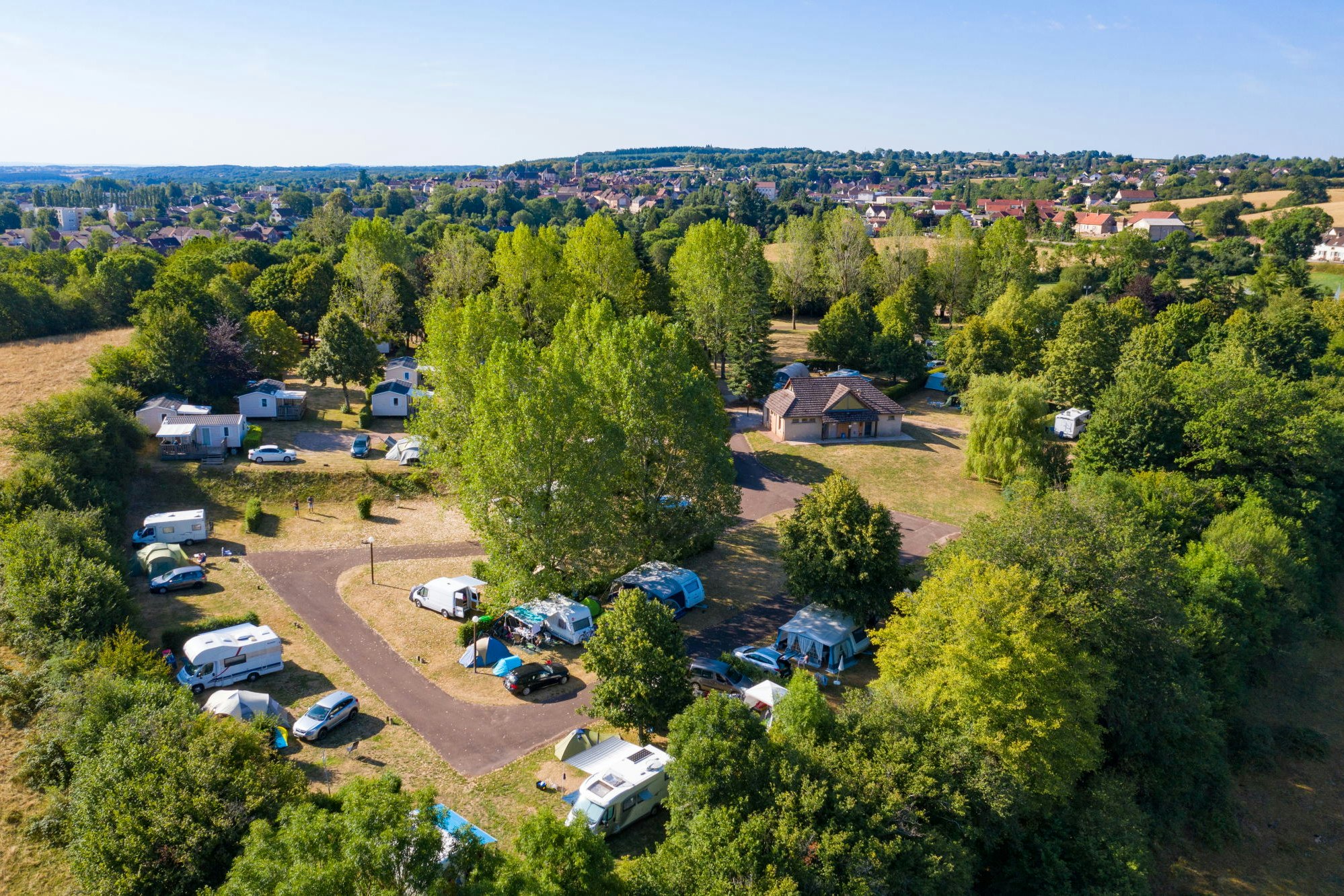 Camping de Saulieu - Standplätze auf dem Campingplatz