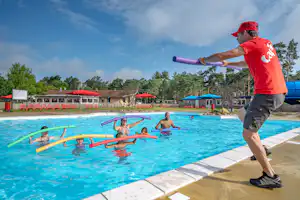 Capfun Camping De Scheepsbel - Aquafitness im Freibad des Campingplatzes