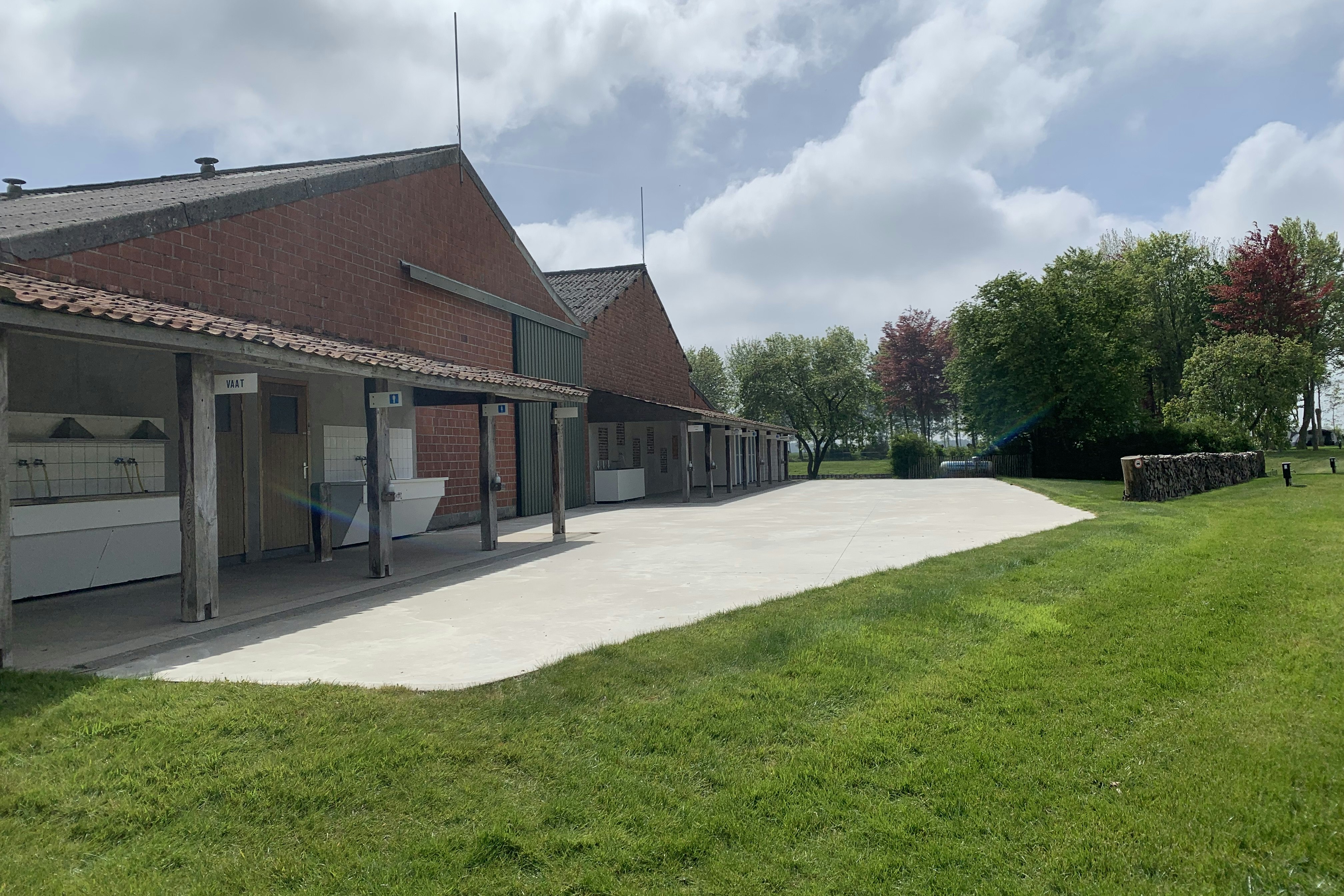 Camping De Soetelaer - Außenansicht des Sanitärgebäudes