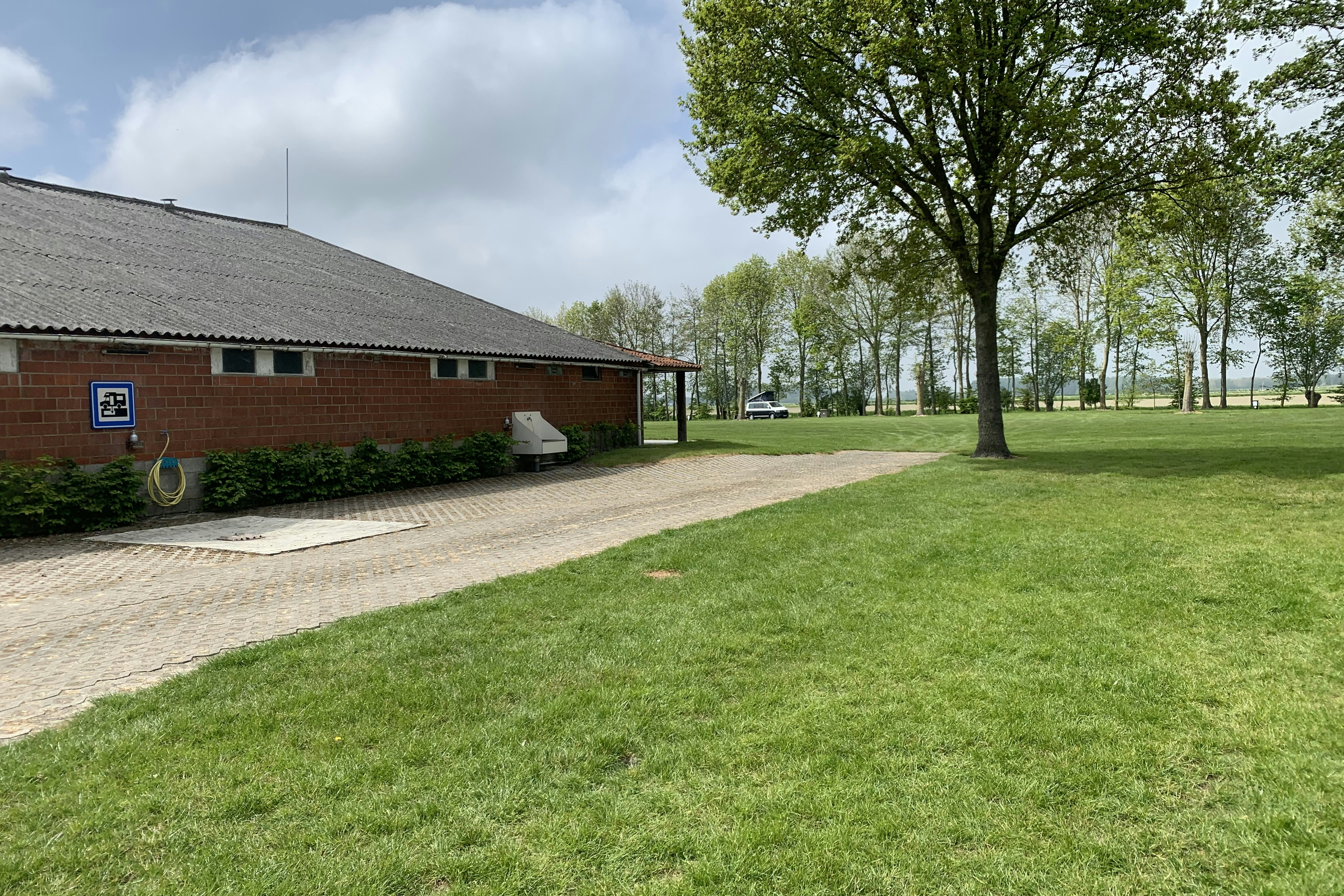 Camping De Soetelaer - Stellplätze auf der Grünfläche