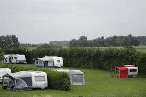 Camping De Stropielekker - Wohnmobil- und Wohnwagenstandplätze auf der Wiese