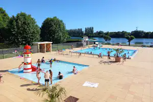 Camping de Thoissey - Kinder-Pools mit Rutschen
