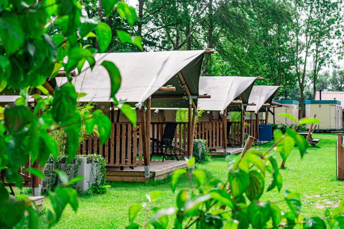 Camping de Tolbrug - Glamping-Zelte auf dem Campingplatz