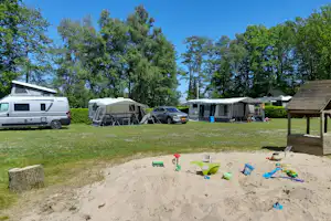 Camping De Vechtkamp - Sandkasten und Standplätze