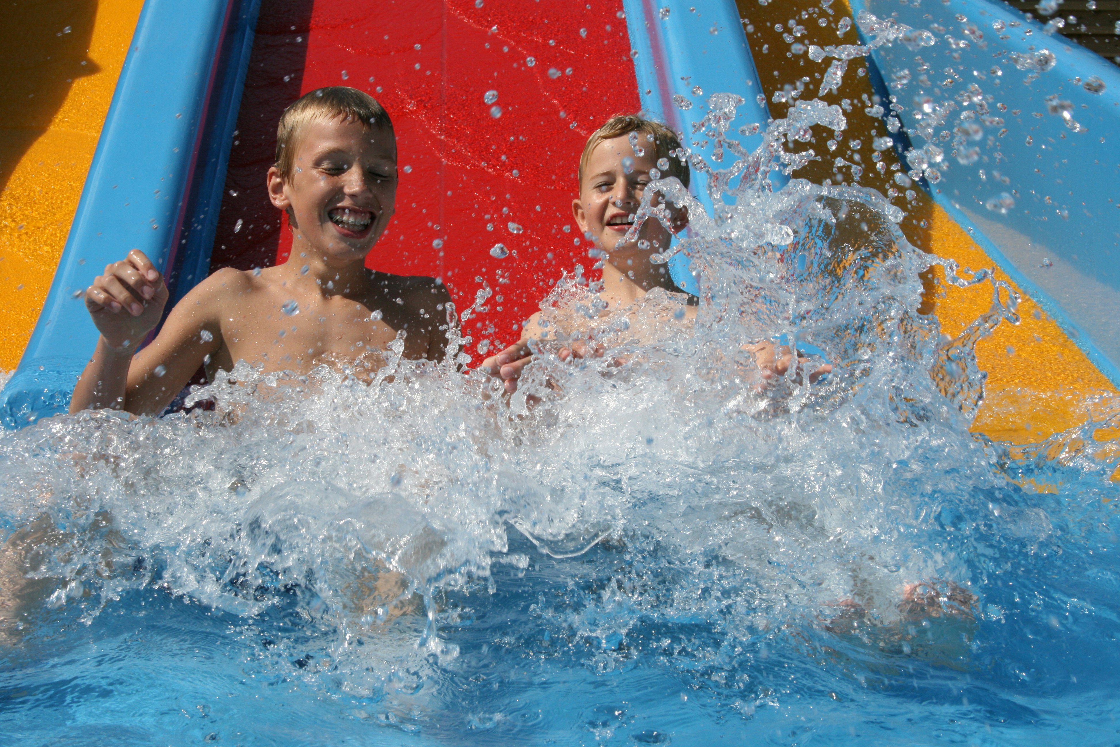 Camping De Vergarde  - Rutschen im Wasserpark des Campingplatzes