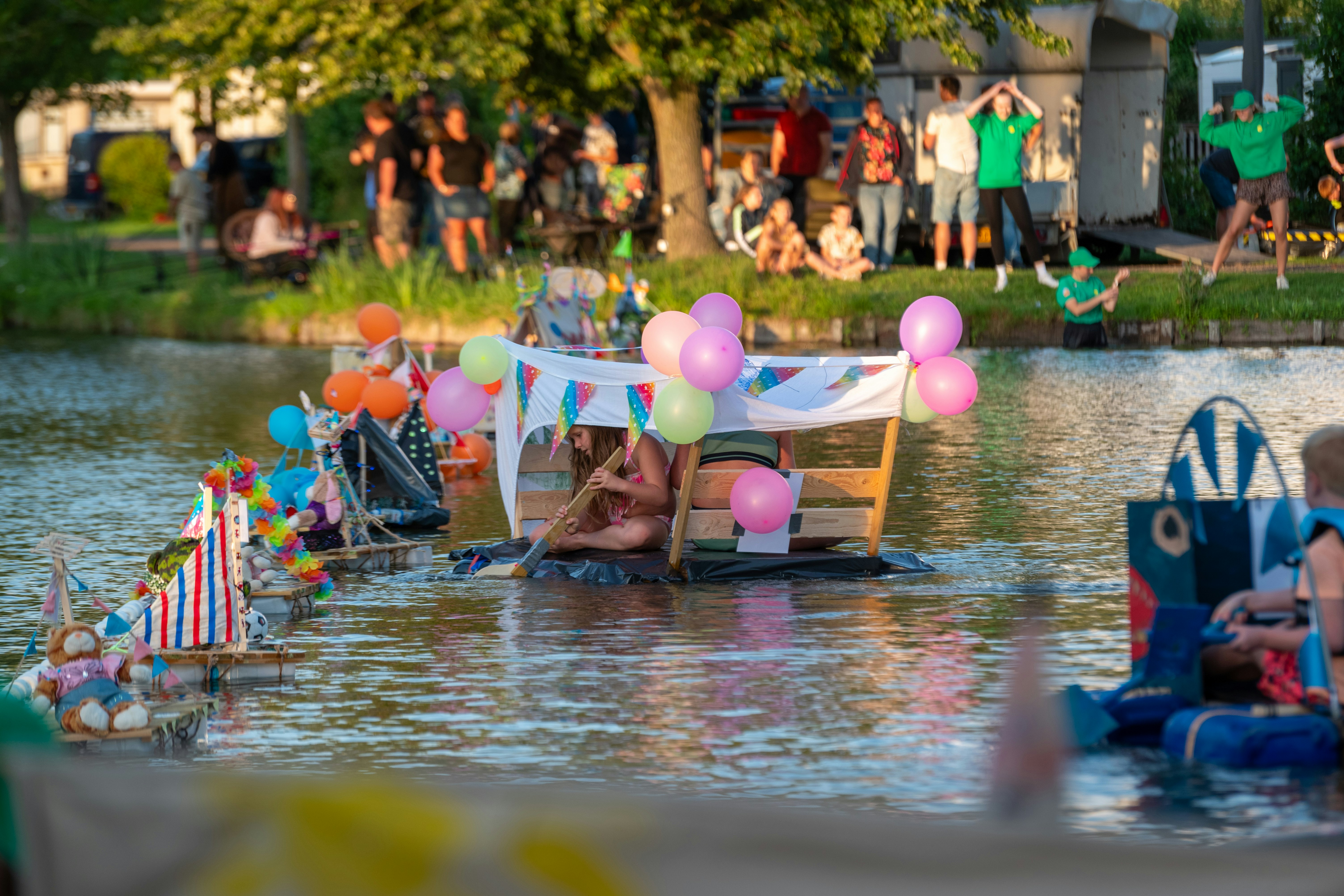 Camping De Vergarde - Bootfahren auf dem See als Freizeitaktivität