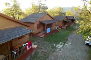 Camping De Vidrà - Mobilheime mit Veranda auf dem Campingplatz
