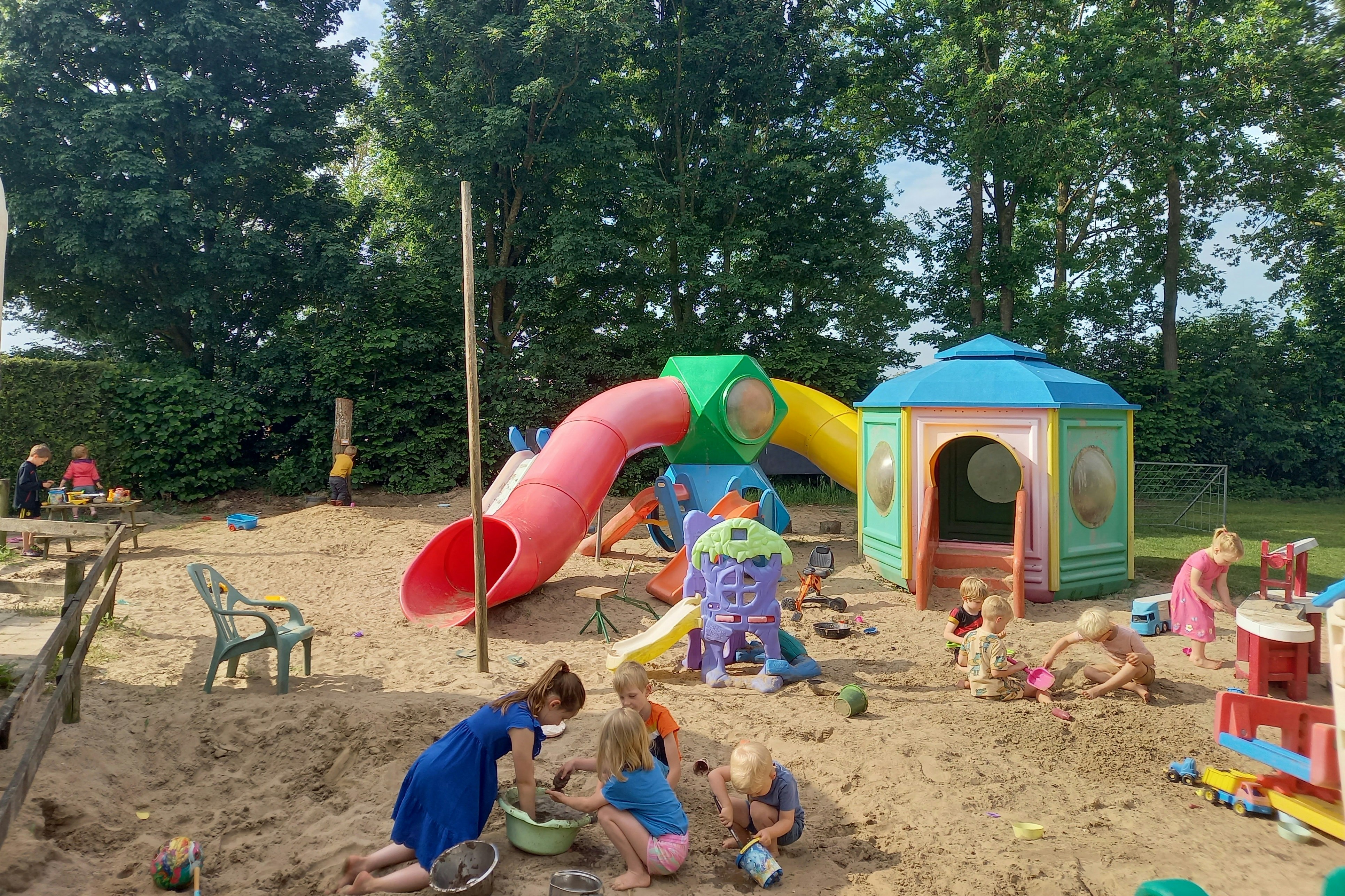 Camping De Vos - Spielplatz auf dem  Campingplatz