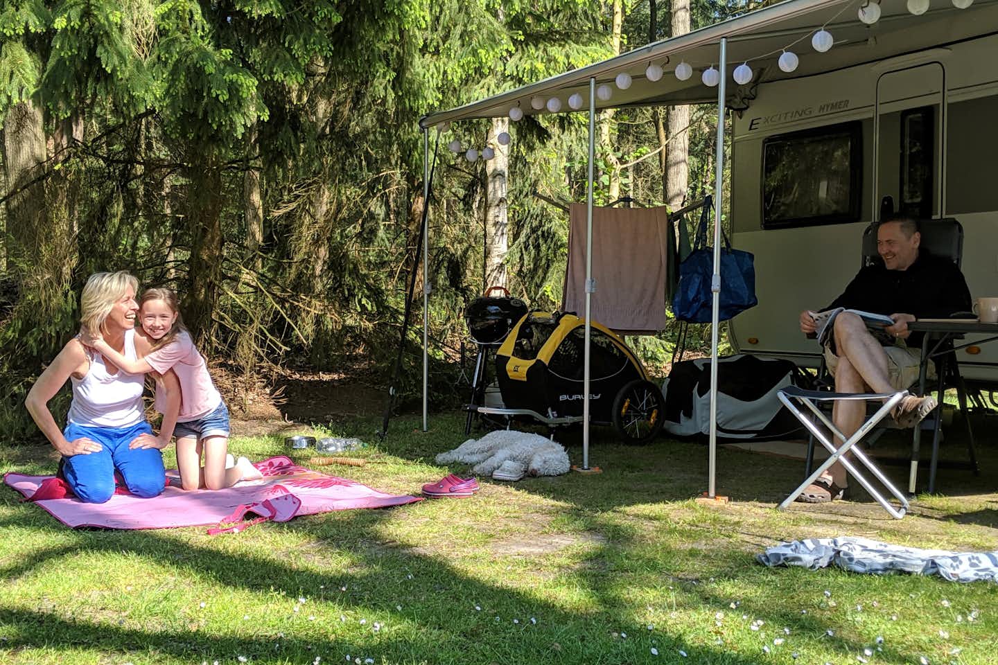 Camping De Waps - Familie auf ihrem Stellplatz