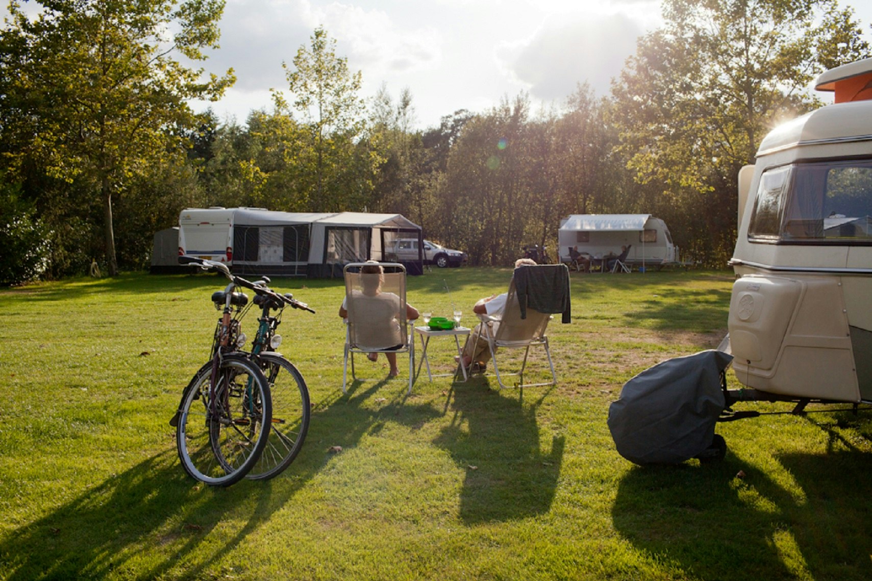Camping de Waterjuffer - Standplätze auf dem Campingplatz