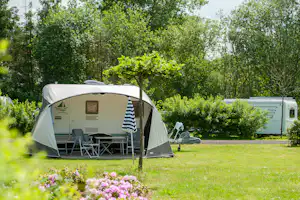 Camping de Waterjuffer - Zelt auf Standplatz