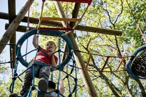 Camping De Wite Burch - Kinder spielen auf dem Spielplatz vom Campingplatz