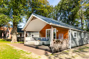 Camping De Witte Berg - Mobilheim mit Terrasse auf dem Campingplatz
