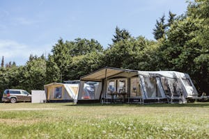 Camping De Zanderij - Standplatzwiese auf dem Campingplatz