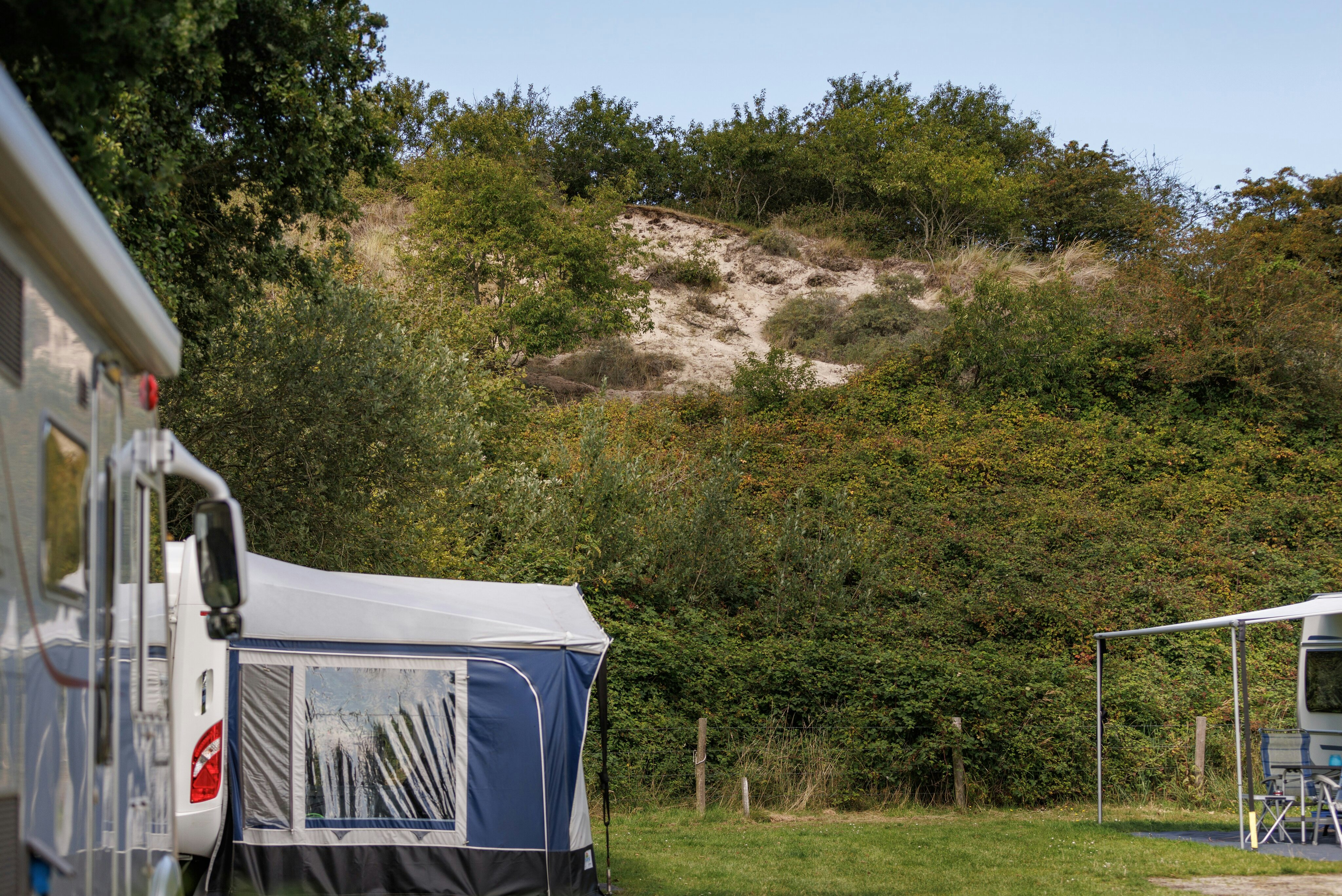 Camping De Zandput - Standplätze im Grünen auf dem Campingplatz