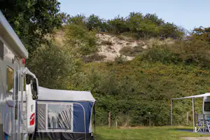Camping De Zandput - Standplätze im Grünen auf dem Campingplatz