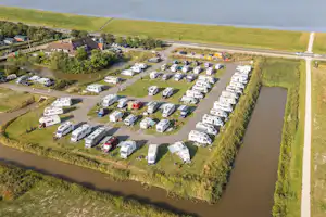 Camping De Zeehoeve - Luftaufnahme des Campingplatzes