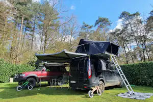 Camping De Zeven Geitjes - Standplätze auf der Wiese auf dem Campingplatz