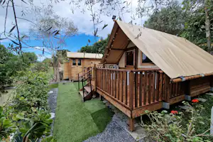 Camping dei Fiori - Mobilheim mit Terrasse auf dem Campingplatz