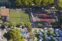 Camping del Salinello  - Sportplätze für Tennis, Fußball und Basketball auf dem Campingplatz