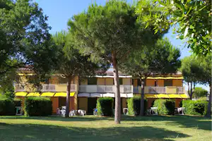 Camping Delle Gorette - Außenansicht des Apartmentgebäudes