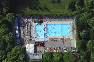 Villaggio Camping Delle Rose - Campingplatz pool aus der Vogelperspektive