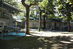 Villaggio Camping Delle Rose - schattige Stellplätze