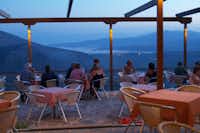 Camping Delphi -  Restaurant vom Campingplatz mit Terrasse
