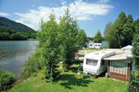 Camping Demmelhof  -  Stellplätze vom Campingplatz mit direktem Zugang zum See