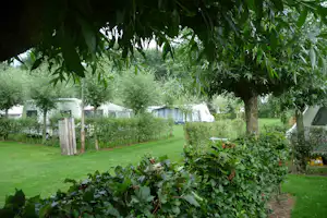 Camping DenTiel - Stellplätze im Grünen auf dem Campingplatz