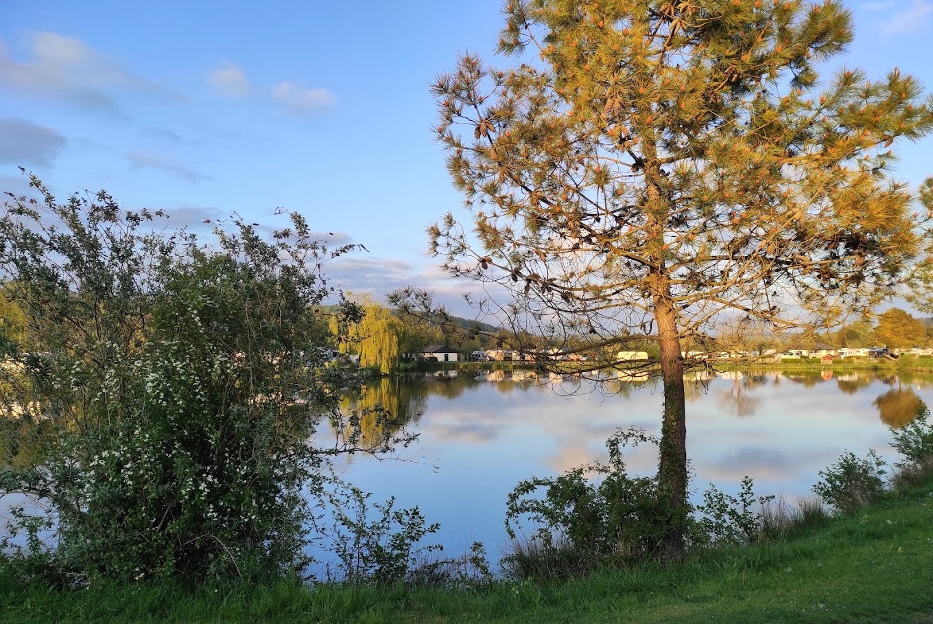 Flower Camping des 2 Rivières  Camping Des Deux Rivières - Blick auf das Wasser