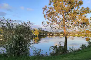Flower Camping des 2 Rivières Camping Des Deux Rivières - Blick auf das Wasser