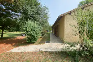 Camping des deux séquoias - Servicegebäude auf dem Campingplatz