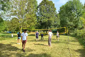 Camping des deux séquoias - Volleyballfeld auf dem Campingplatz