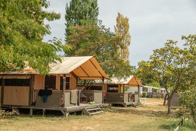 Camping des Etangs - Lodge auf dem Campingplatz