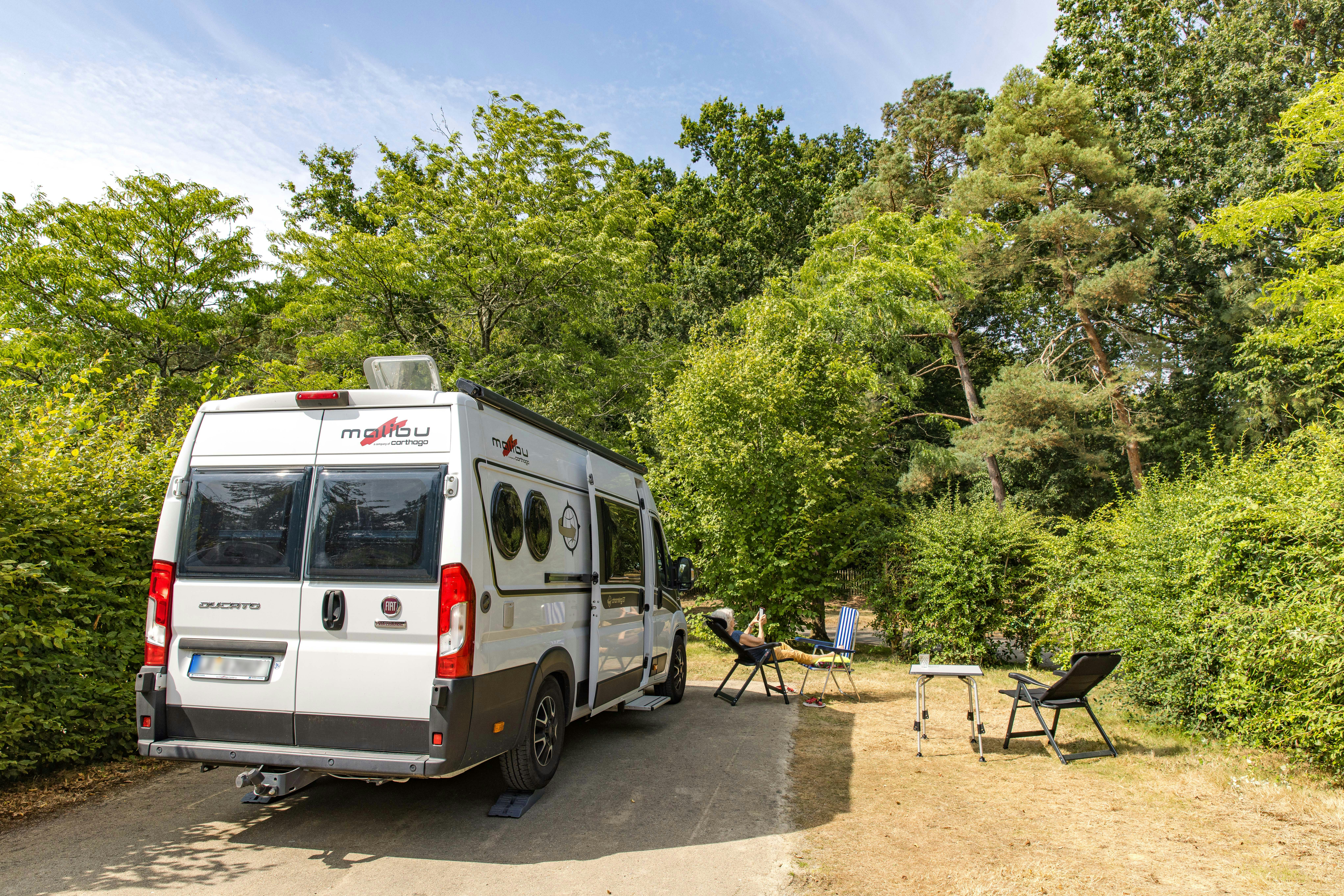 Camping Des Gayeulles - Standplätze im Grünen auf dem Campingplatz