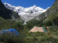 Camping Des Glaciers - Zeltplatz in den Alpen auf dem Campingplatz