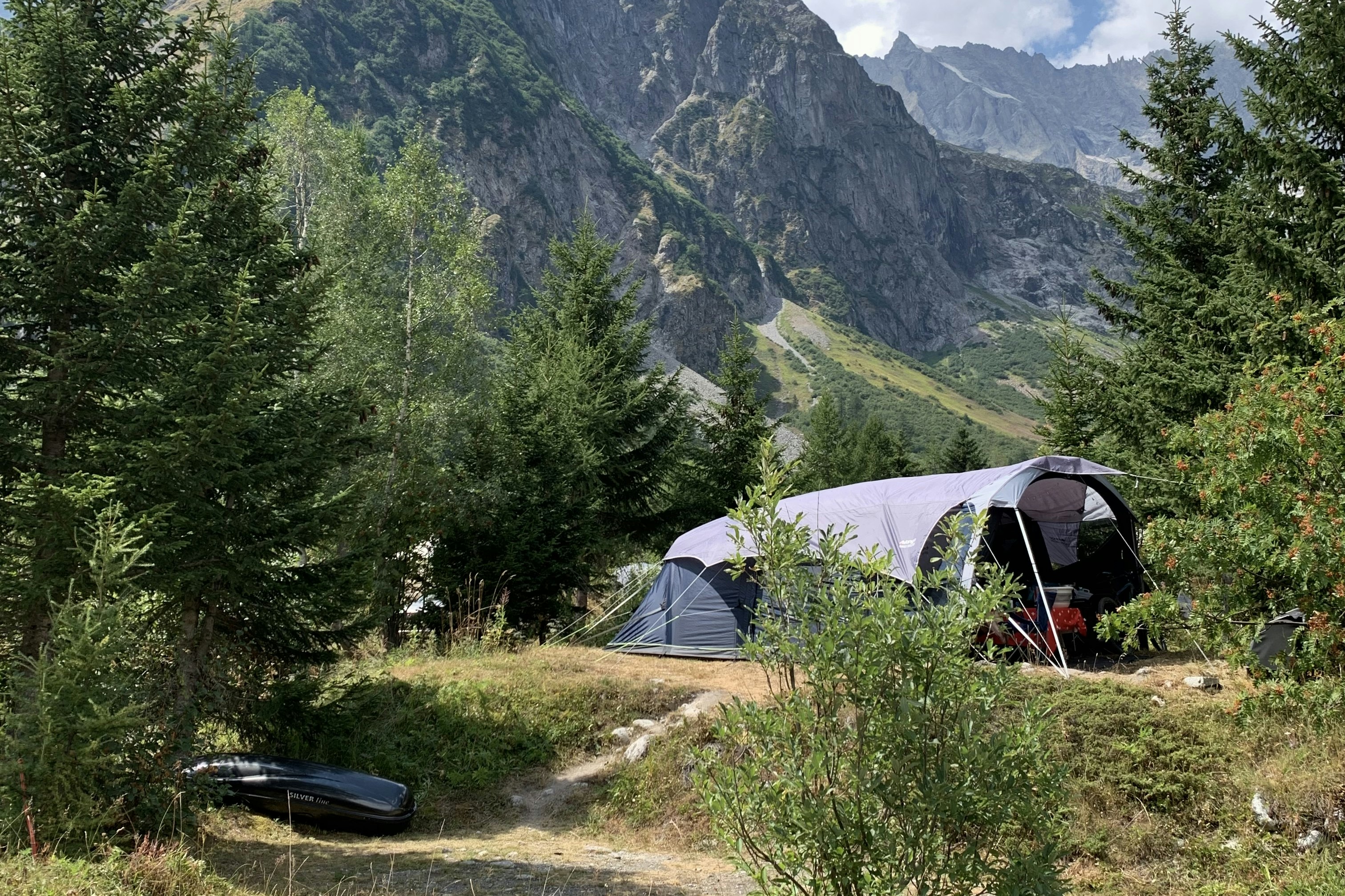 Camping des Glaciers  Camping Des Glaciers - Standplätze im Grünen auf dem Campingplatz