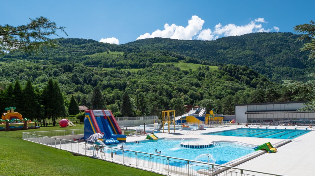 Camping des Neiges - Freibad des Campingplatzes mit Rutschen
