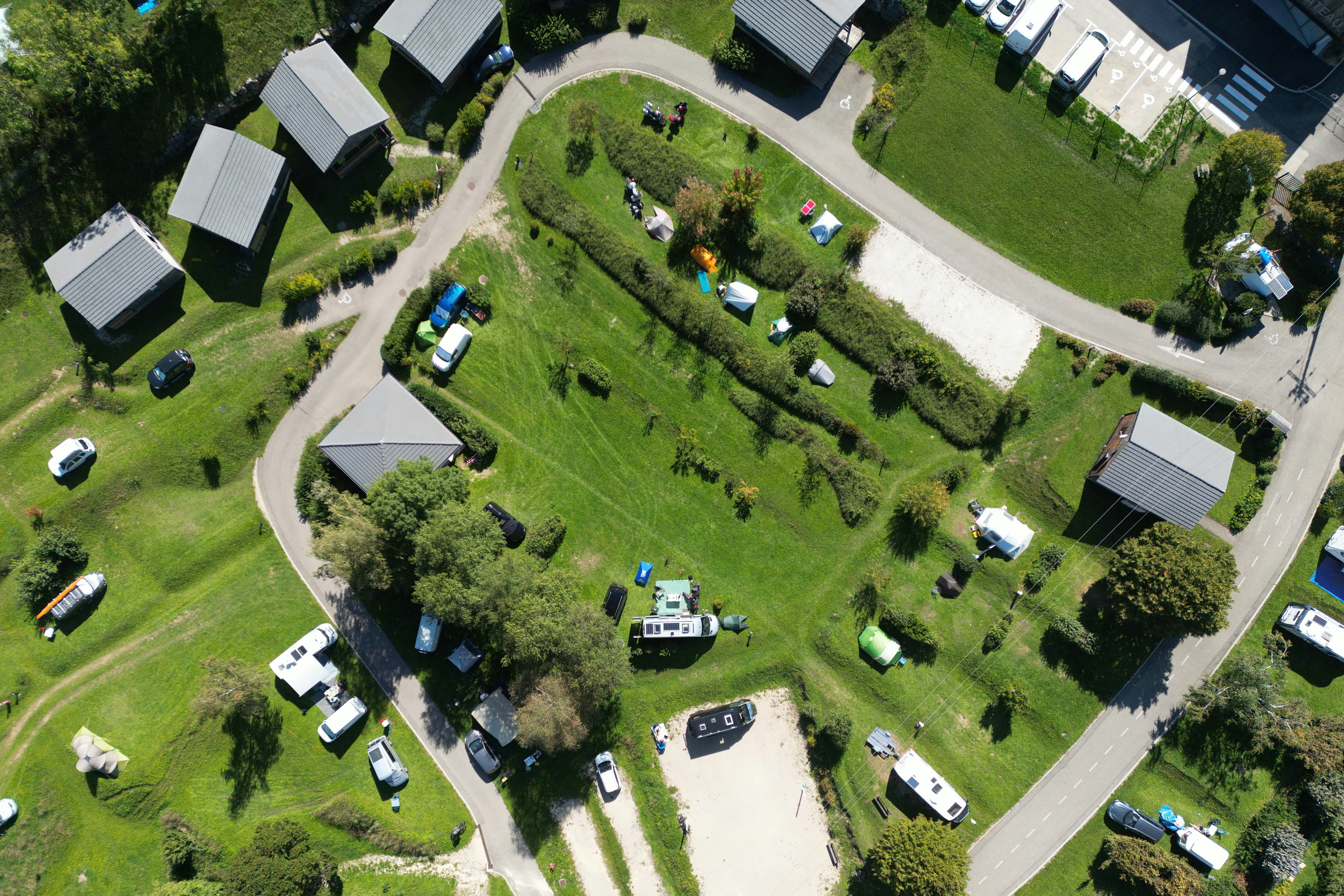 Camping des Petites Roches - Vogelperspektive auf das Campingplatzgelände