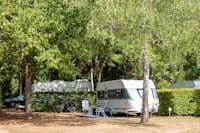 Camping de Santenay  Camping Des Sources - Wohnmobil- und  Wohnwagenstellplätze im Schatten der Bäume