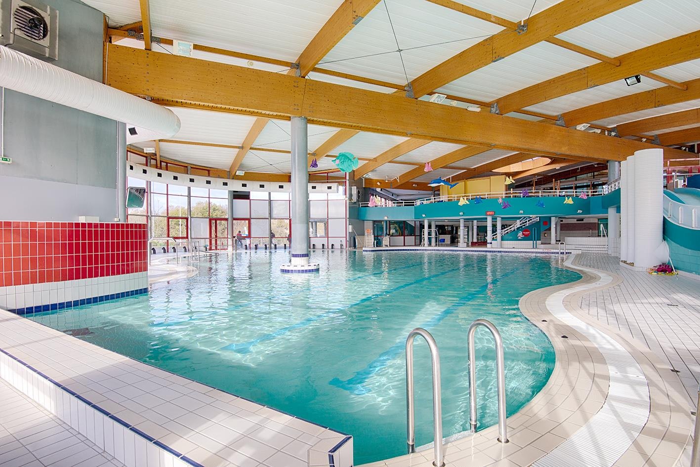 Flower Camping des Vallées - Hallenbad auf dem Campingplatz