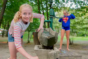 Camping D'n Mastendol - Kinder auf dem vom Campingplatz