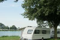 Camping Doktorsee - Wohnmobil- und  Wohnwagenstellplätze mit Blick auf den See