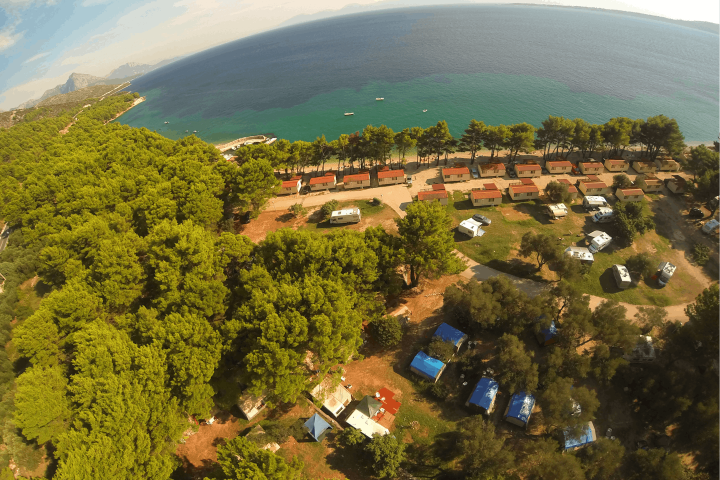 Camping Dole -  Übersicht auf das gesamte Campingplatz Gelände 