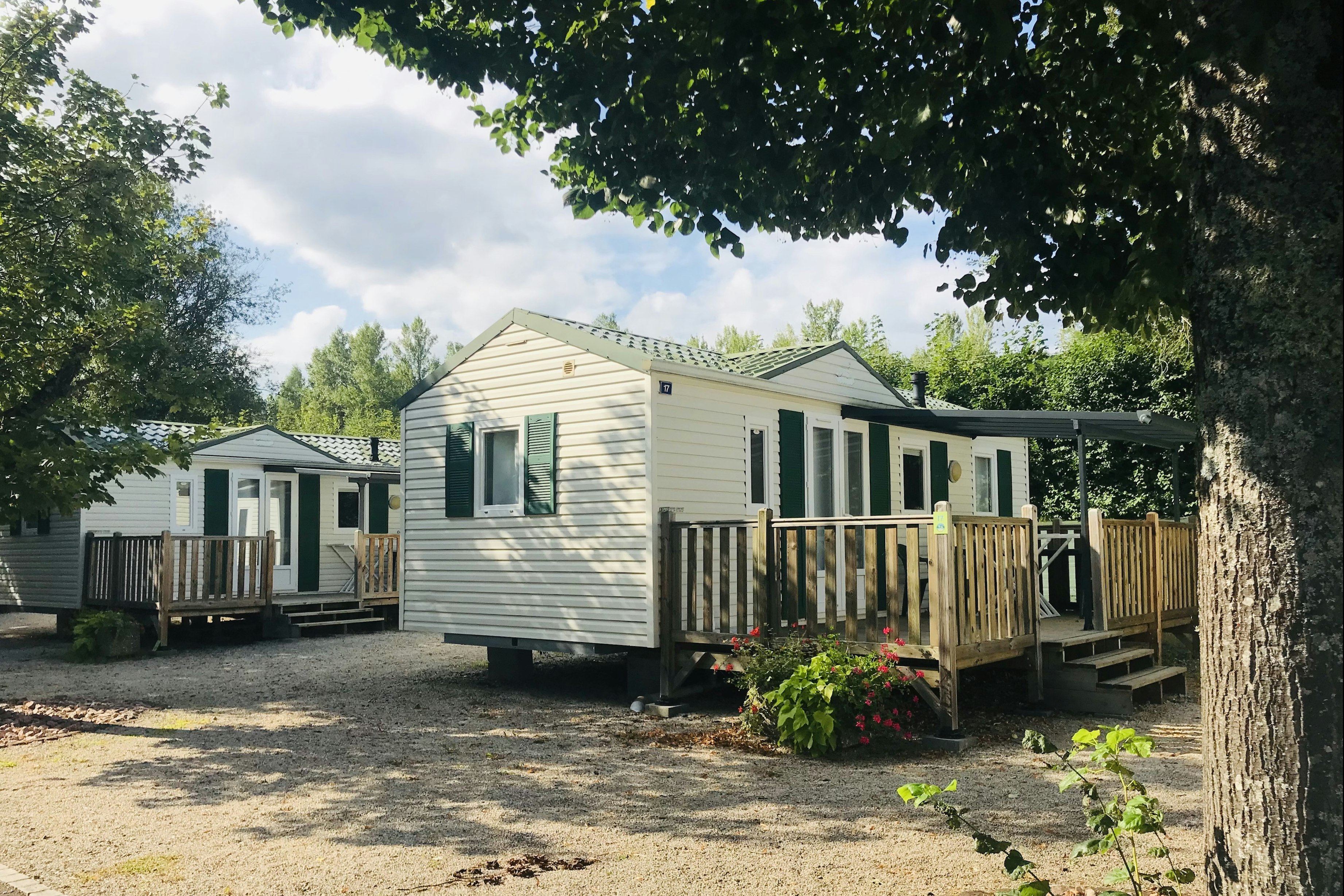 Camping Doller - Mobilheime mit Terrasse auf dem Campingplatz