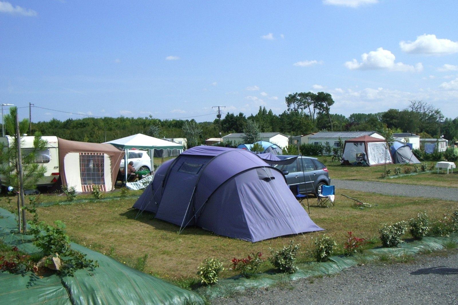 Camping Domaine de Bellevue - Stellplätze  auf dem Campingplatz 