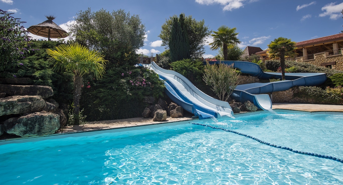 Camping Domaine de Fromengal  - Rutschen im Wasserpark des Campingplatzes