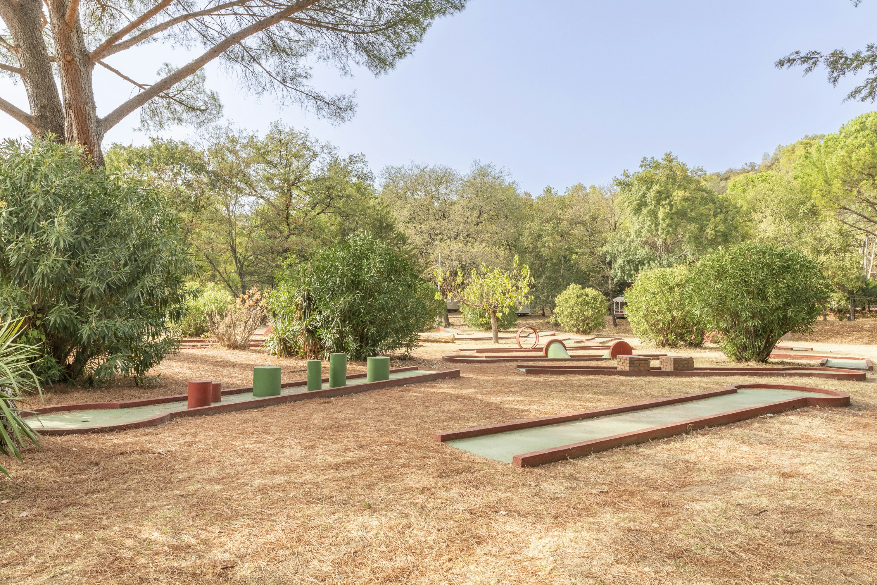 Camping Paradis Domaine de Gaujac Minigolfanlage auf dem Campingplatz